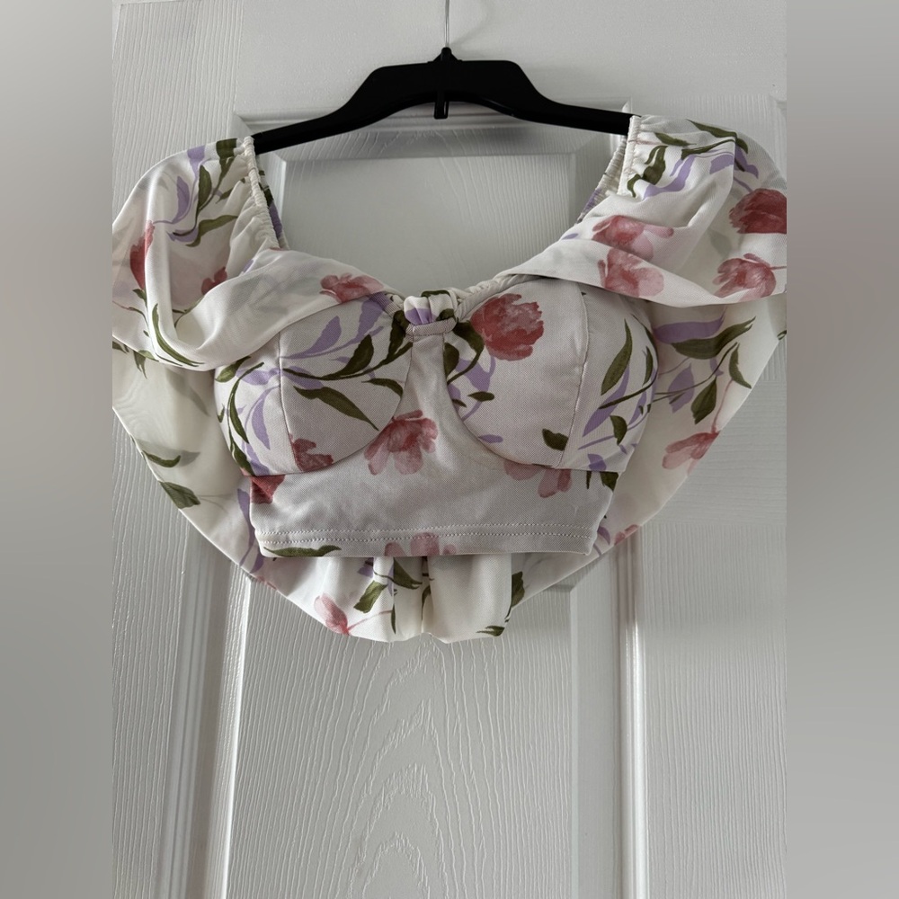Crop-top flower blouse